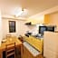 honeys guest house elevator , wash machine, huge closet space, private bathroom, walk to skytree in 10 minutes