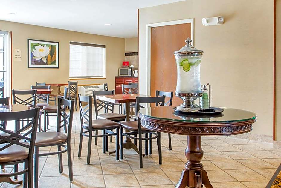 Hawthorn Extended Stay by Wyndham Milwaukee Airport