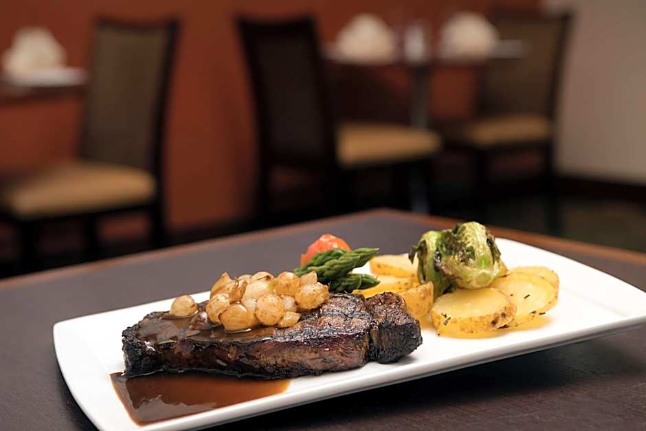 DoubleTree By Hilton Hotel Dulles Airport-Sterling