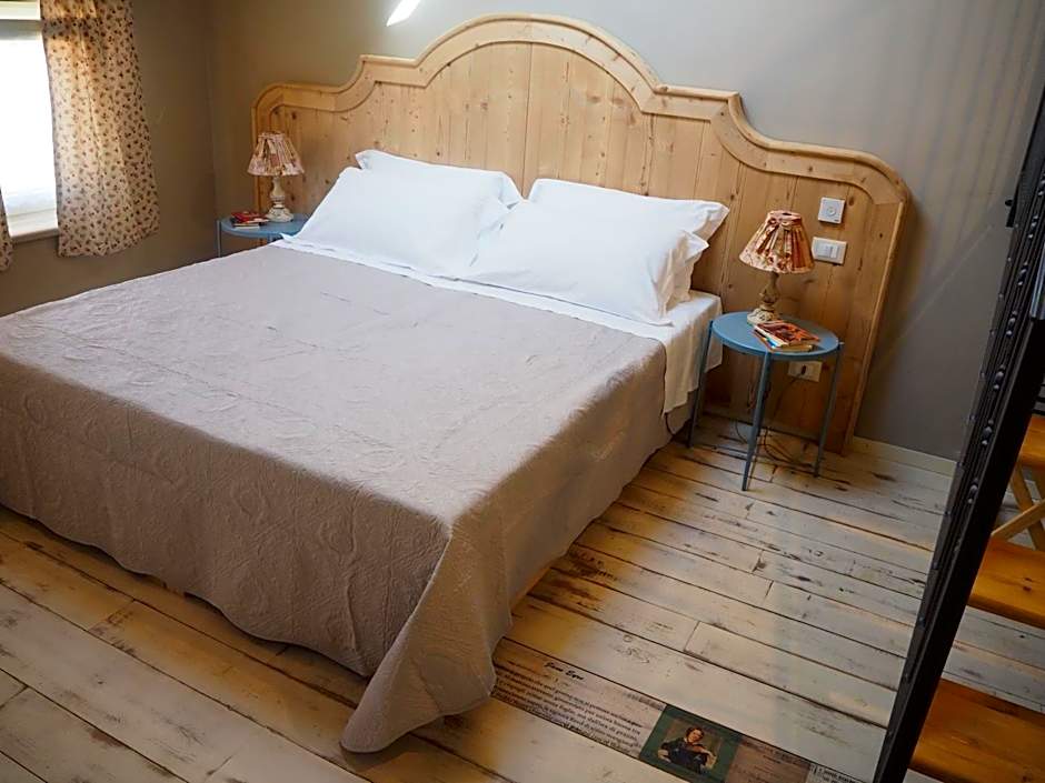 Foto 1 di 19 di Double Room with Private Bathroom