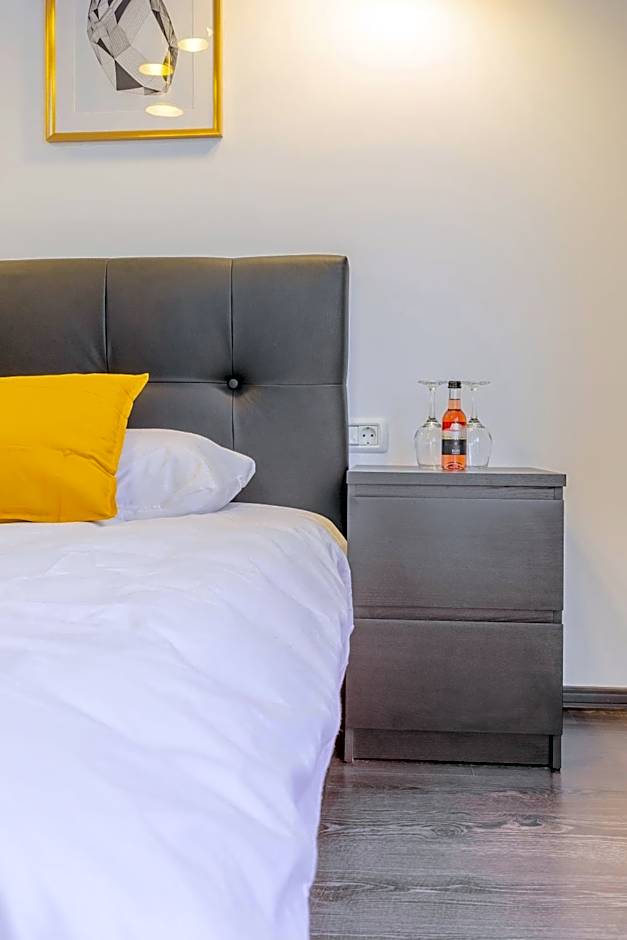 CHÂTEAU: Upscale Suites in Bucharest's Historical Center!