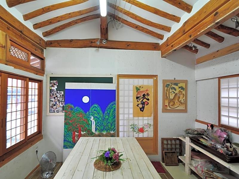 Gallery Jin Hanok Guesthouse