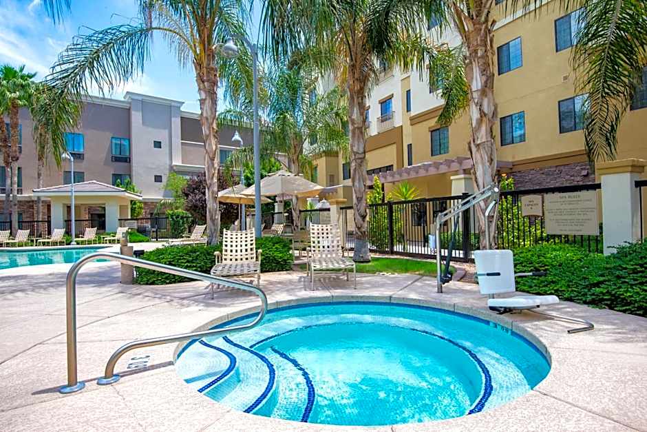 Holiday Inn Express & Suites Phoenix - Glendale Sports Dist By IHG