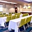 Holiday Inn Express Woodland By IHG