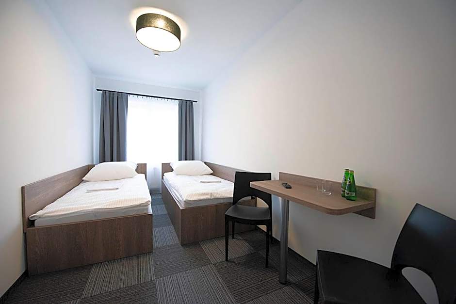 Hostel SMS FREE PARKING