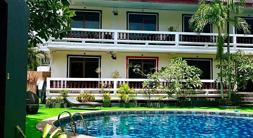 Tropical Palm Resort.