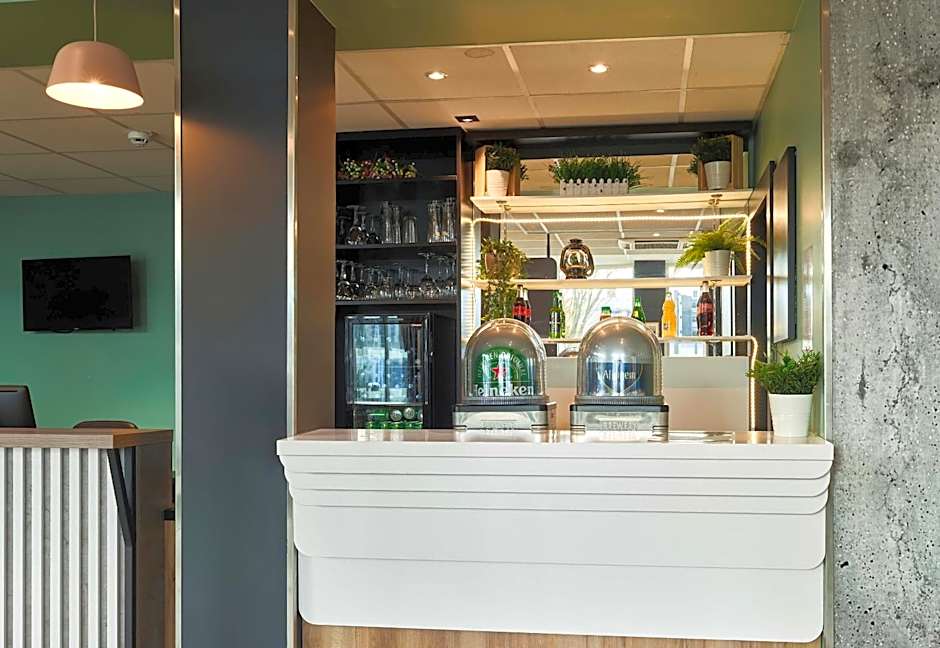 B&B HOTEL Massy Gare TGV