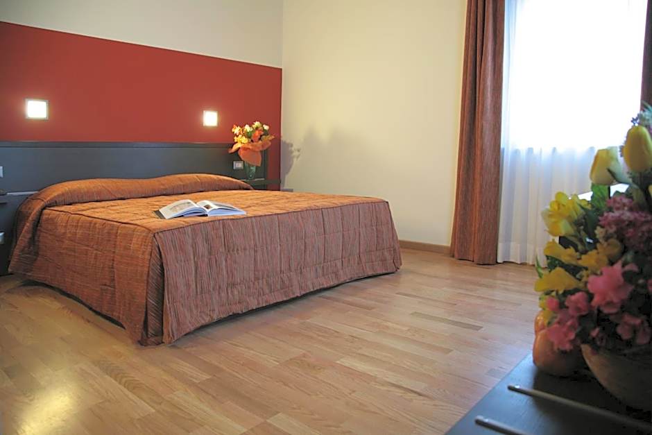 Photo 1 of 4 of Double Room