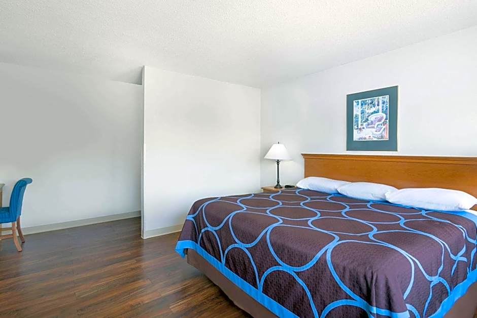 Super 8 by Wyndham Kingston