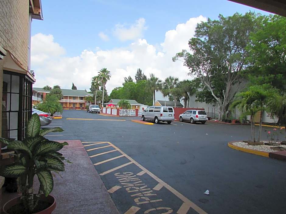 Howard Johnson by Wyndham Ft. Myers FL