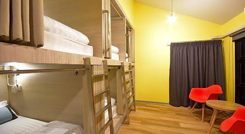 The Chatbox Silom Hostel