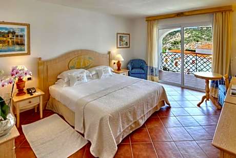 Premium Garden or Pool View Room