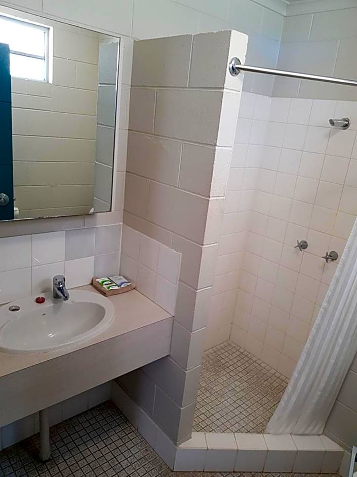 Cardwell Beachcomber Motel & Tourist Park