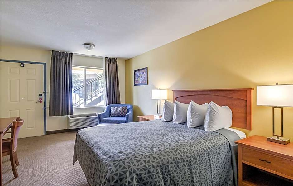Photo 1 of 5 of 1 Queen Bed, Accessible