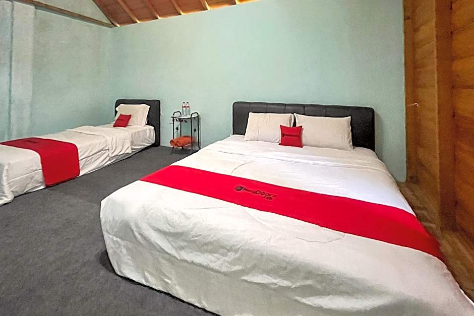 RedDoorz @ Villa Waterfun Favour Pagar Alam