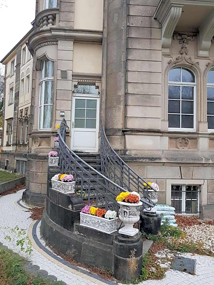 Hotel-Villa Lalee