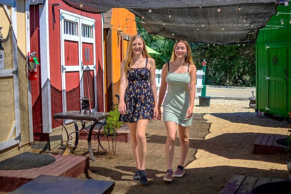 Genas's Sierra Inn & Restaurant