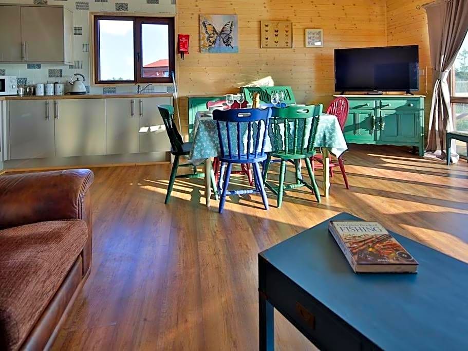 Lakeside Fishing Lodges