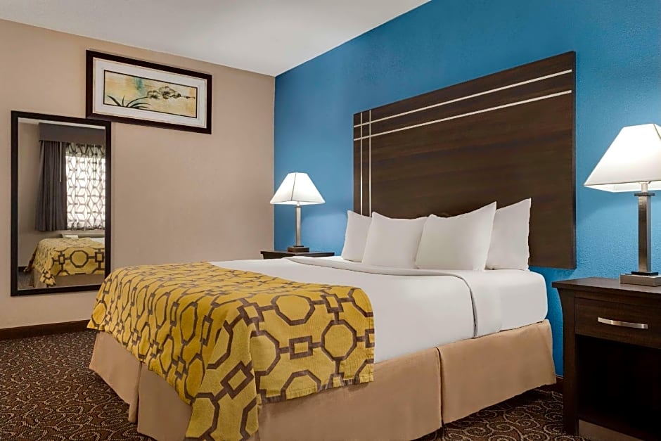 Baymont by Wyndham Muncie Near Ball State University