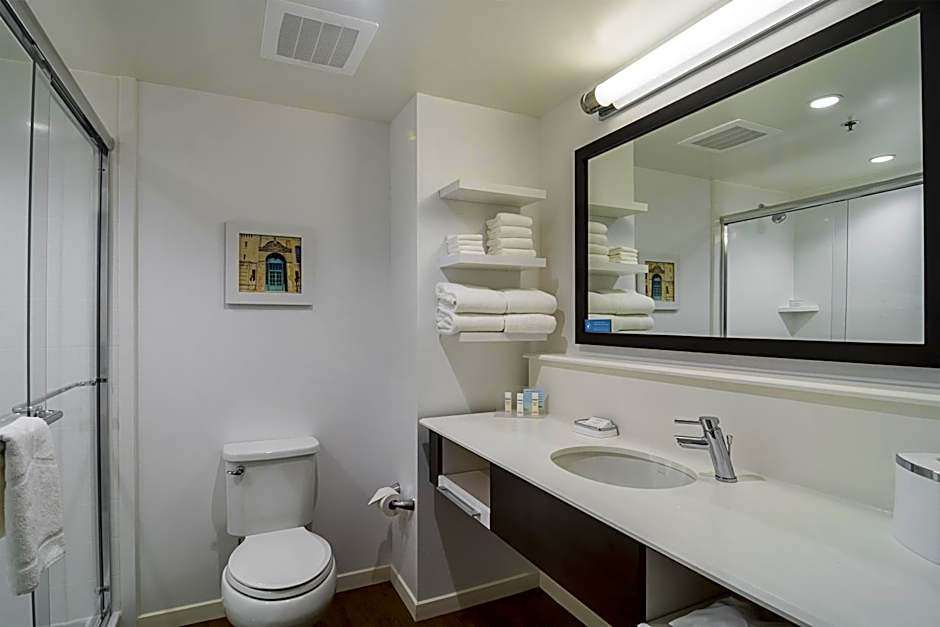Hampton Inn Chicago North/Loyola Station