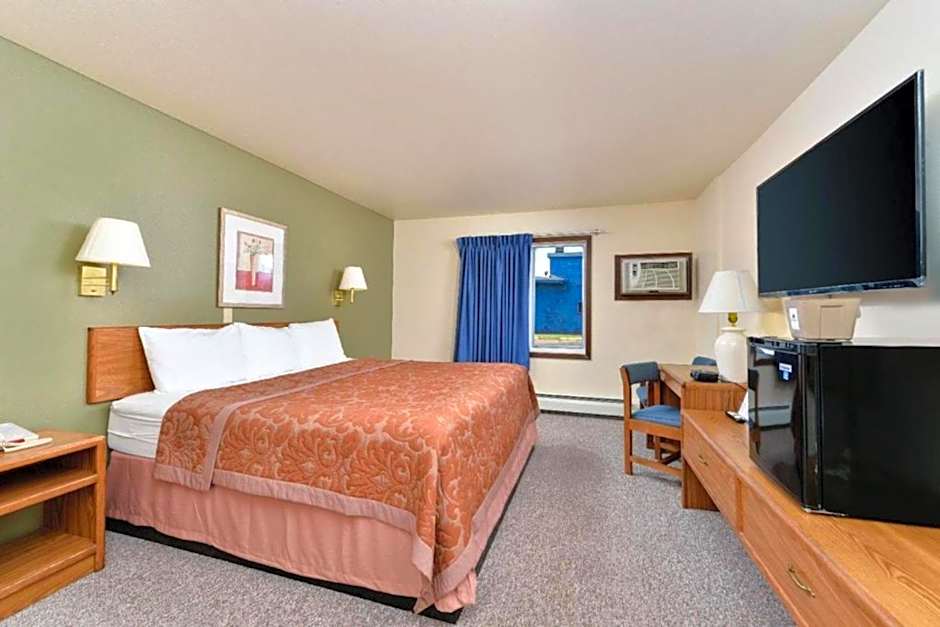 Love Hotels Staples by OYO at HWY 10 MN