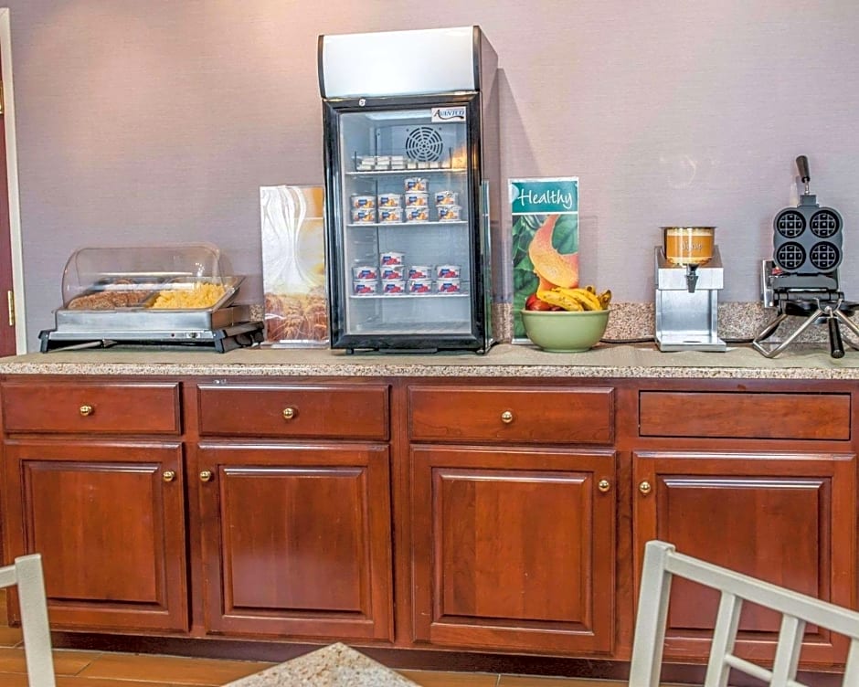 Quality Inn & Suites South Bend Airport