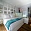 Petit Palace Suites Hotel