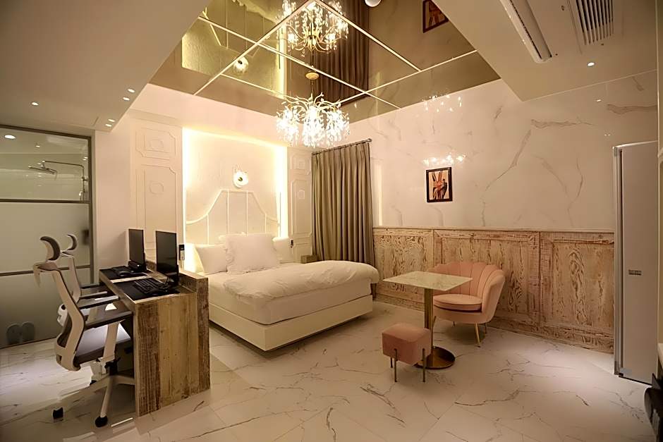 February Hotel SeongSeo