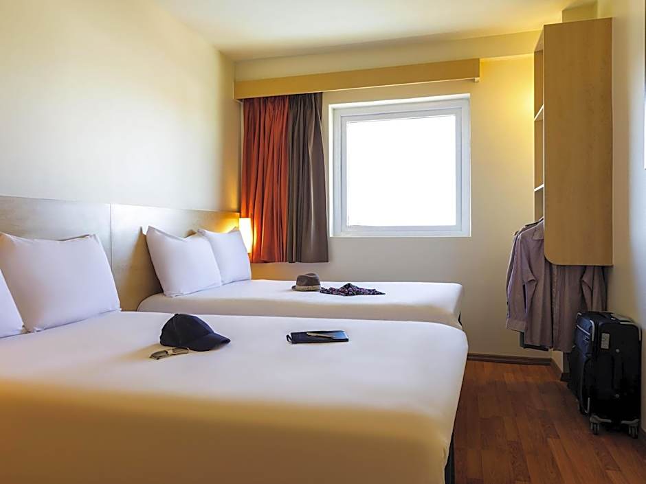 Ibis Juarez Consulado