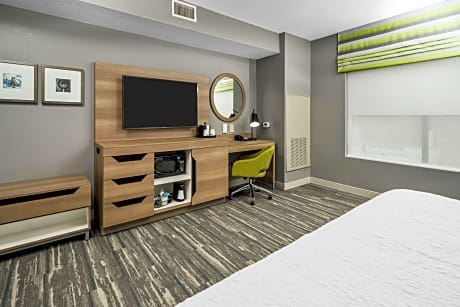 1 King Hearing Accessible Suite Nonsmoking