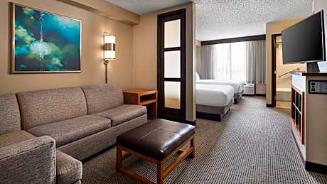 Two Double Beds High Floor (with sofa bed)