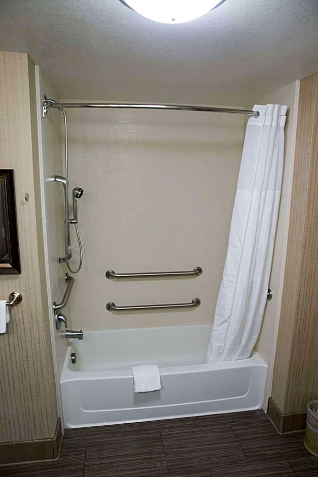 Hampton Inn By Hilton & Suites Bismarck Northwest