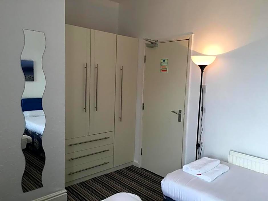 OYO Wave Crest Hotel