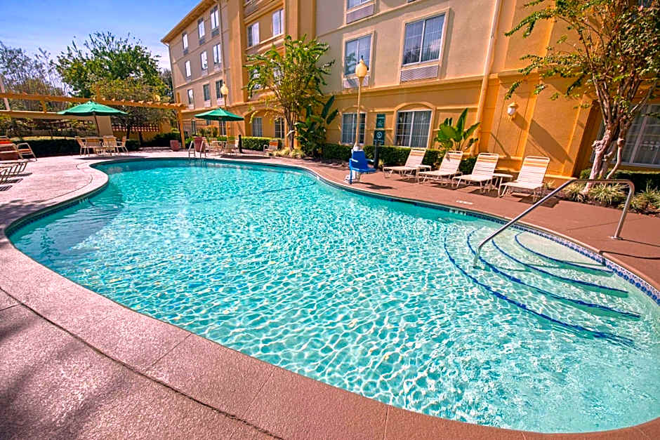 La Quinta Inn & Suites by Wyndham Usf (Near Busch Gardens)