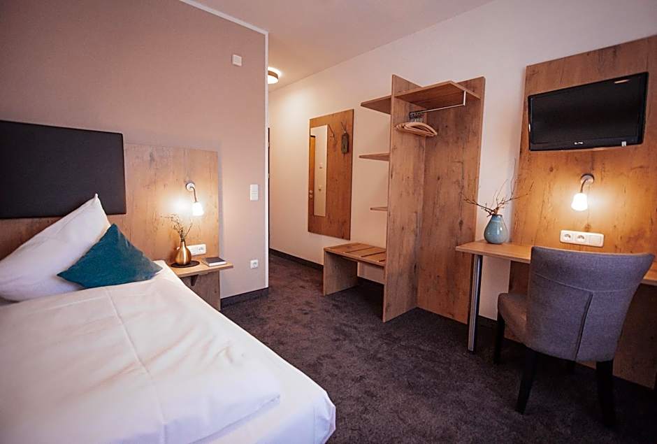 Hotel am Hachinger Bach by Blattl