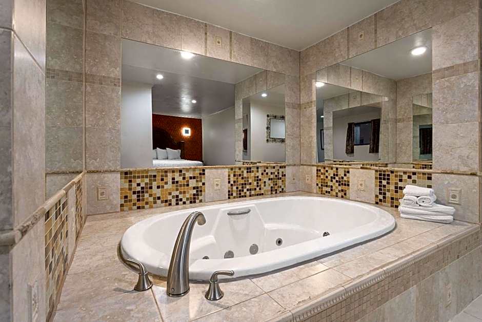 Travelodge by Wyndham Manhasset