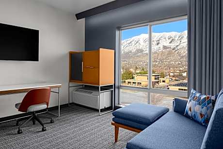 King Room with Sofa Bed and Mountain View - Hearing Accessible