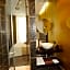 Hotel In - Lounge Room