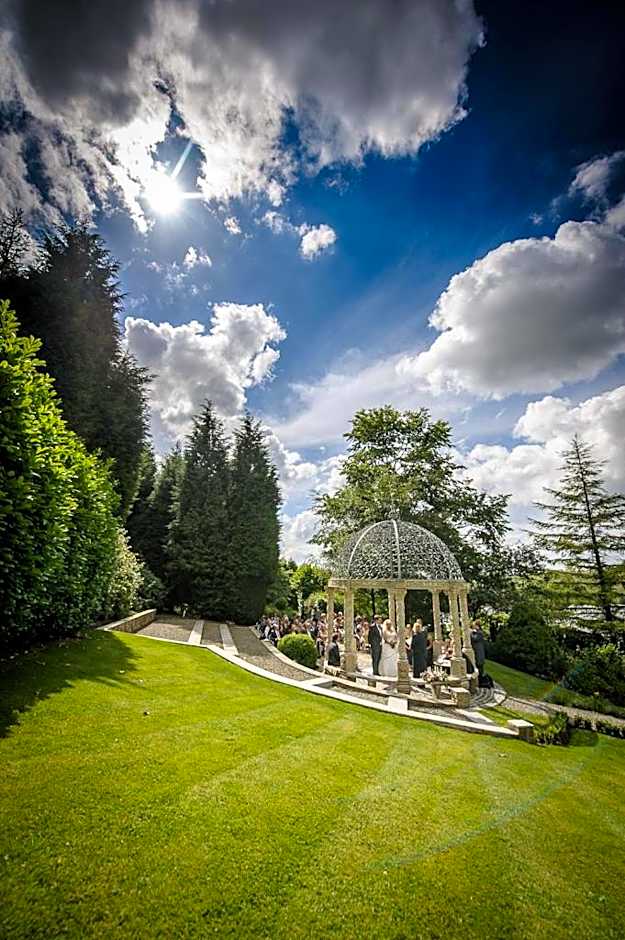 The Saddleworth Hotel