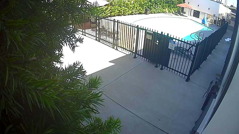 Hollywood Inn Suites Hotel