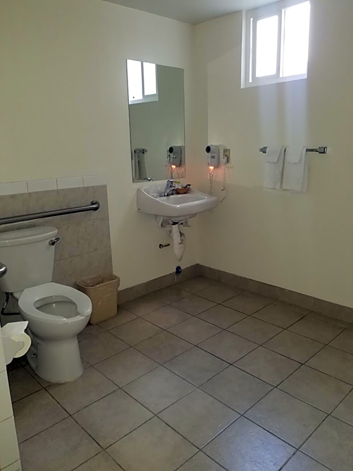 Super 8 by Wyndham Los Angeles-Culver City Area