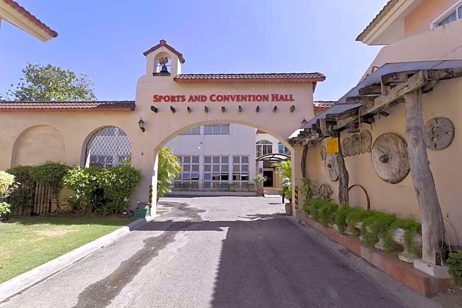 Crown Regency Suites Mactan