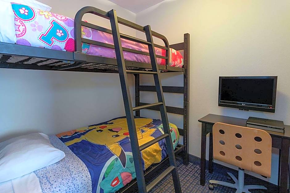 Super 8 by Wyndham Lachenaie/Terrebonne