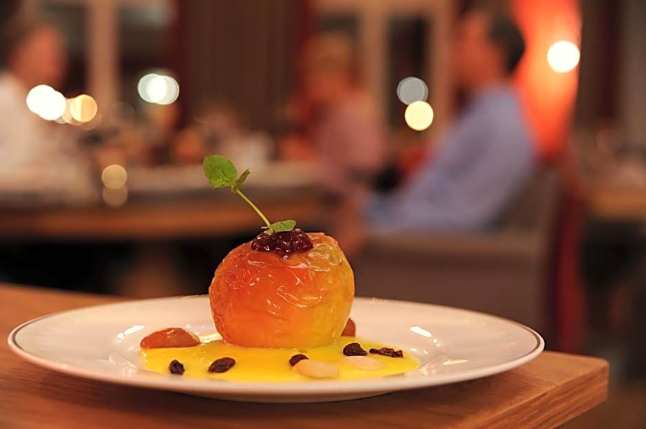 Schloss Kaarz mit Park