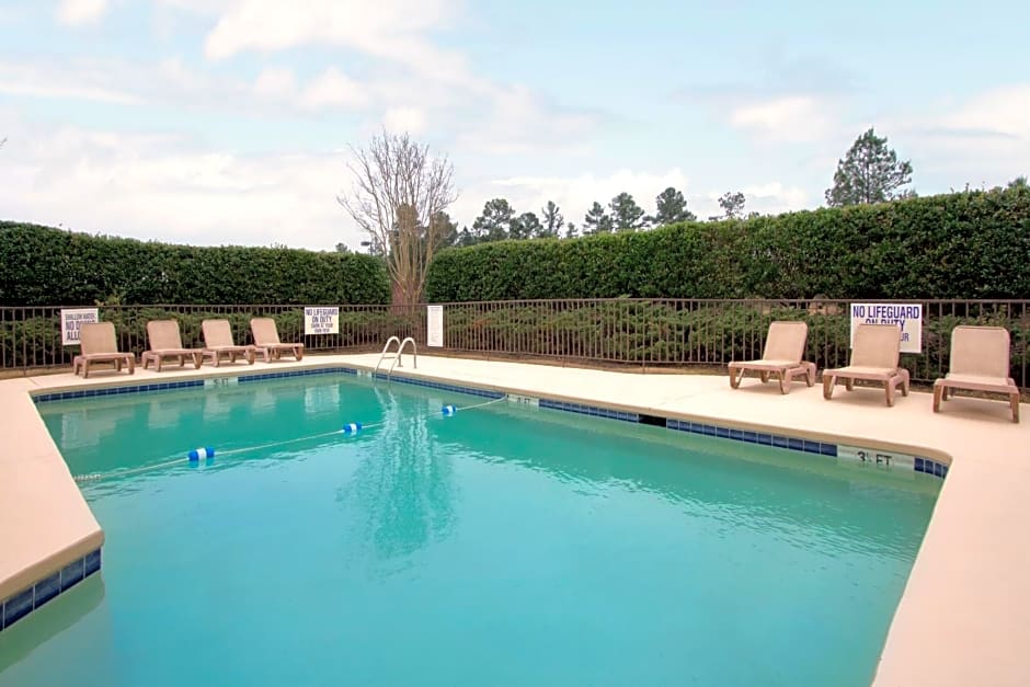 Days Inn by Wyndham Seneca-Clemson