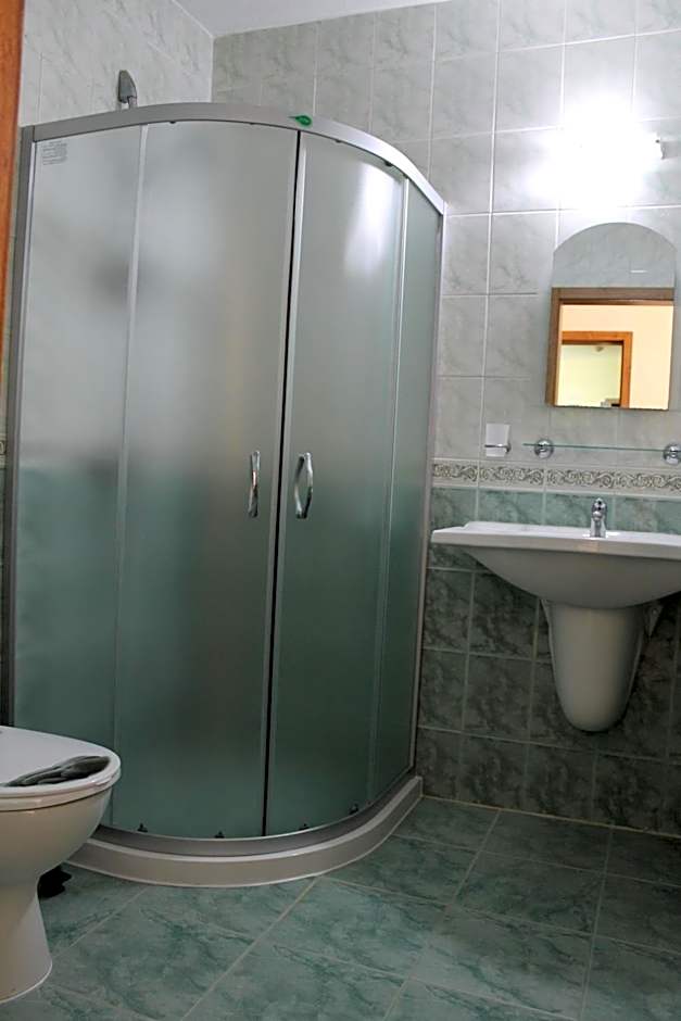 Семеен Хотел Идън