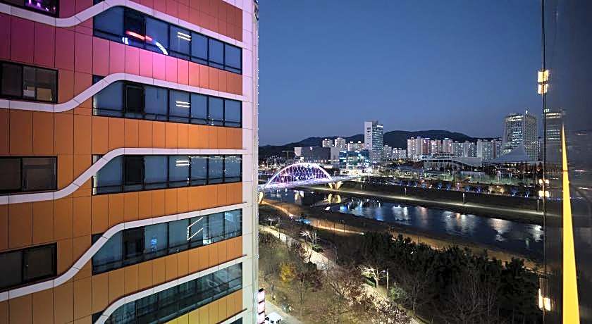 Golden Business Hotel