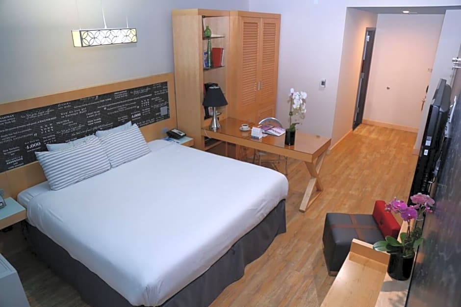 Tryp by Wyndham Times Square South