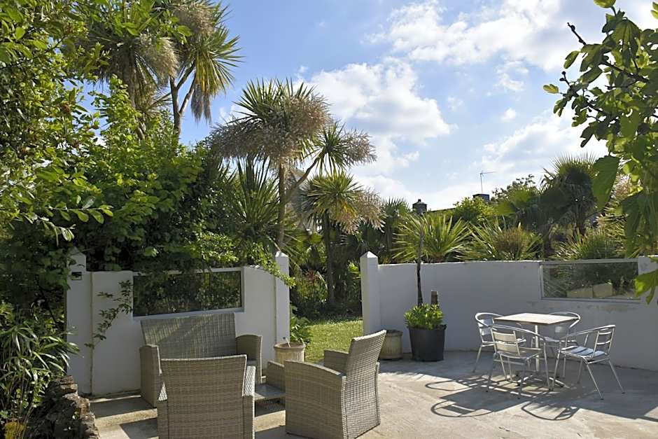 Studio "LA MEDINA", PISCINE jusqu'au 15 septembre, JARDIN BOTANIQUE, COMMERCES &MER