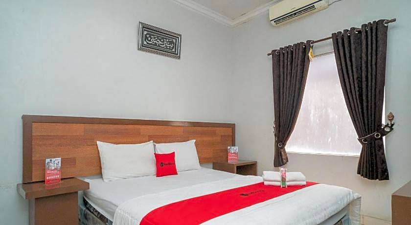 RedDoorz Syariah Near Tugu Dodol Kandangan